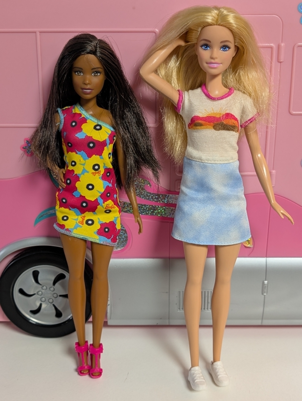 Vintage 2006 Barbie Hot Tub Party Bus Camper 2 Barbie Dolls *Please Read* - Picture 13 of 13